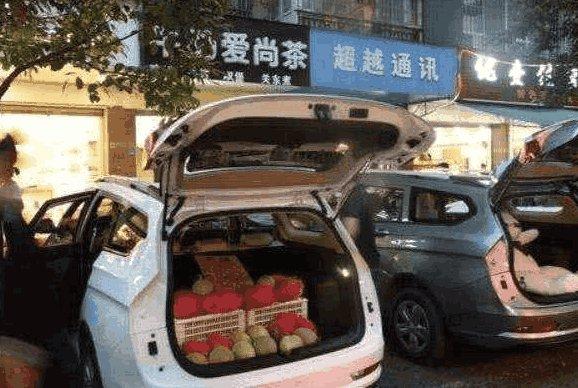 私家車后備廂裝兩箱水果就要被罰款？交警：沒罰錯(cuò)交規(guī)就是這么定的