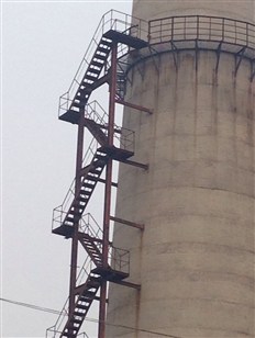 安裝z型鋼梯