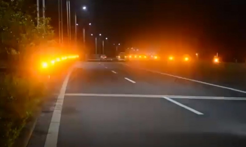 霧天行車(chē)安全智能誘導(dǎo)裝置
